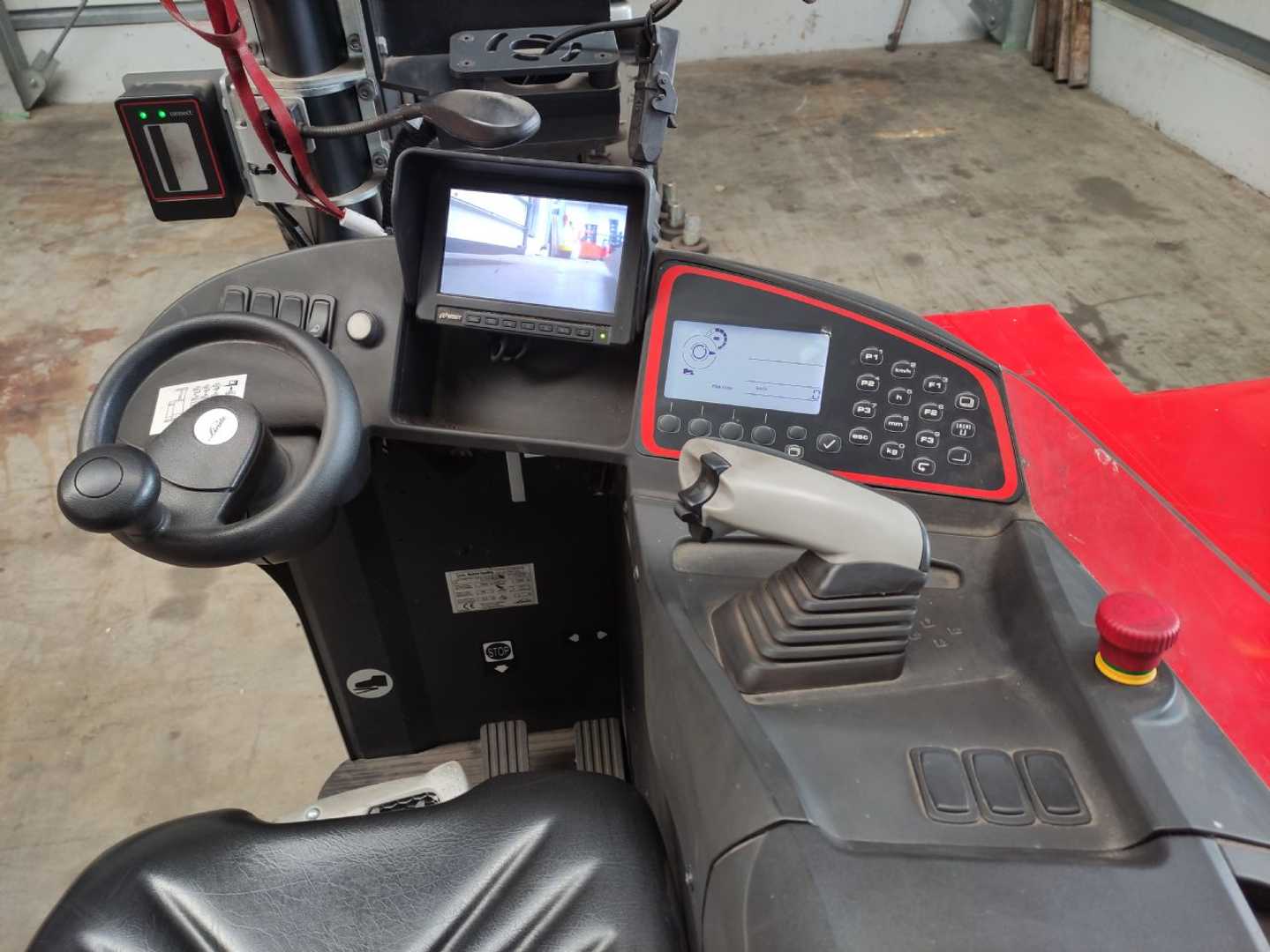 Used Forklift Linde A Augstplauktu/šauro eju iekrāvējs (Image 5) Used Forklift Linde A Augstplauktu/šauro eju iekrāvējs (Image 5)