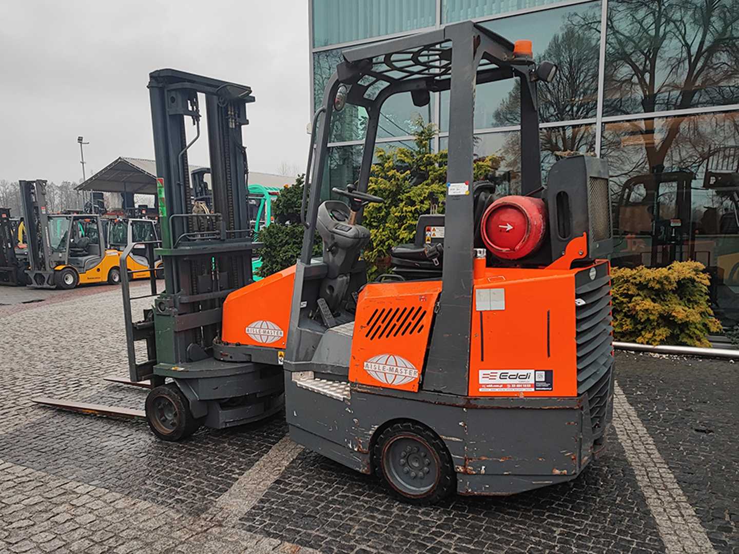 Used Forklift Aisle Master 44S Augstplauktu/šauro eju iekrāvējs (Image 6) Used Forklift Aisle Master 44S Augstplauktu/šauro eju iekrāvējs (Image 6)