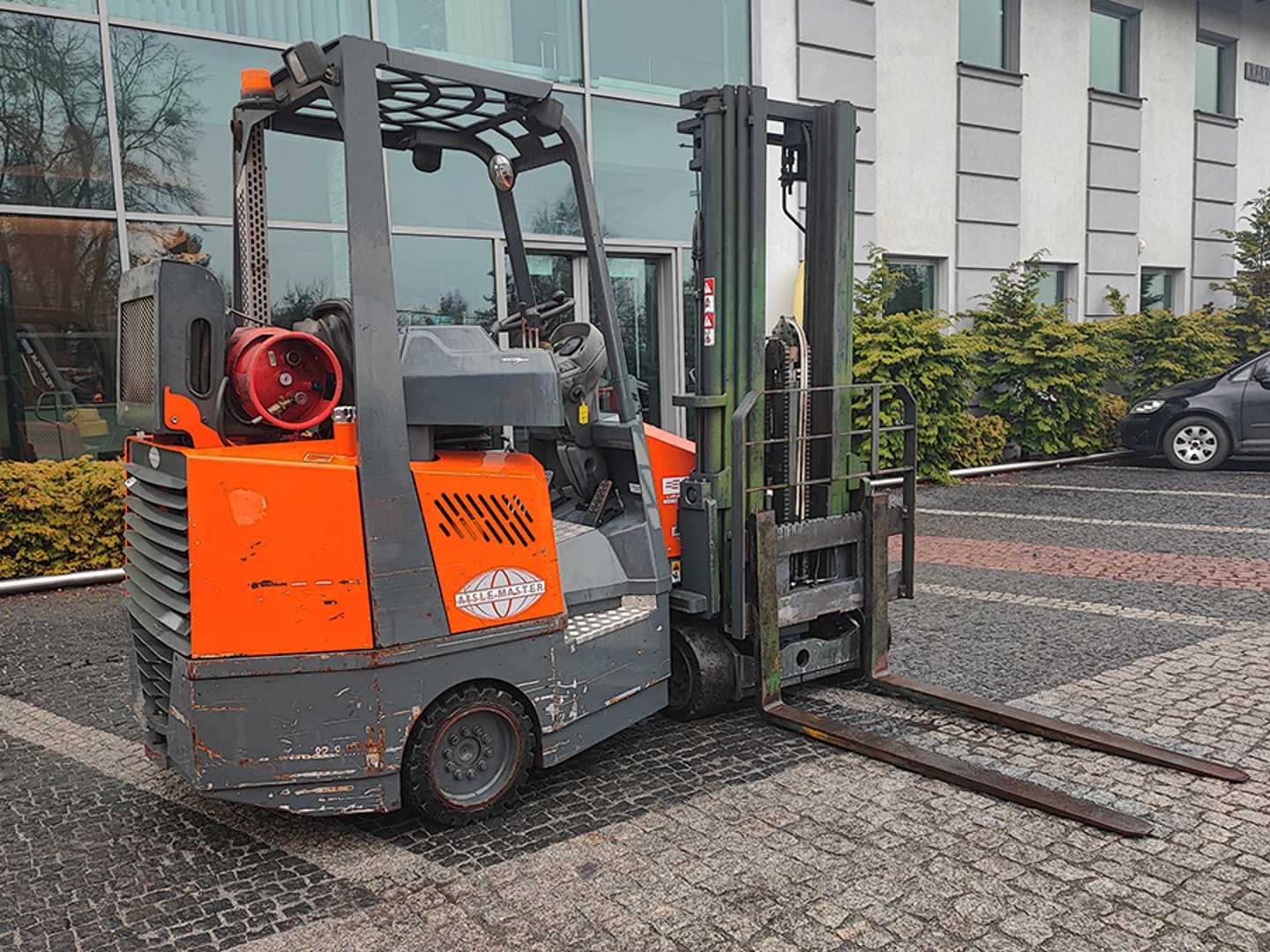 Used Forklift Aisle Master 44S Augstplauktu/šauro eju iekrāvējs (Image 7) Used Forklift Aisle Master 44S Augstplauktu/šauro eju iekrāvējs (Image 7)