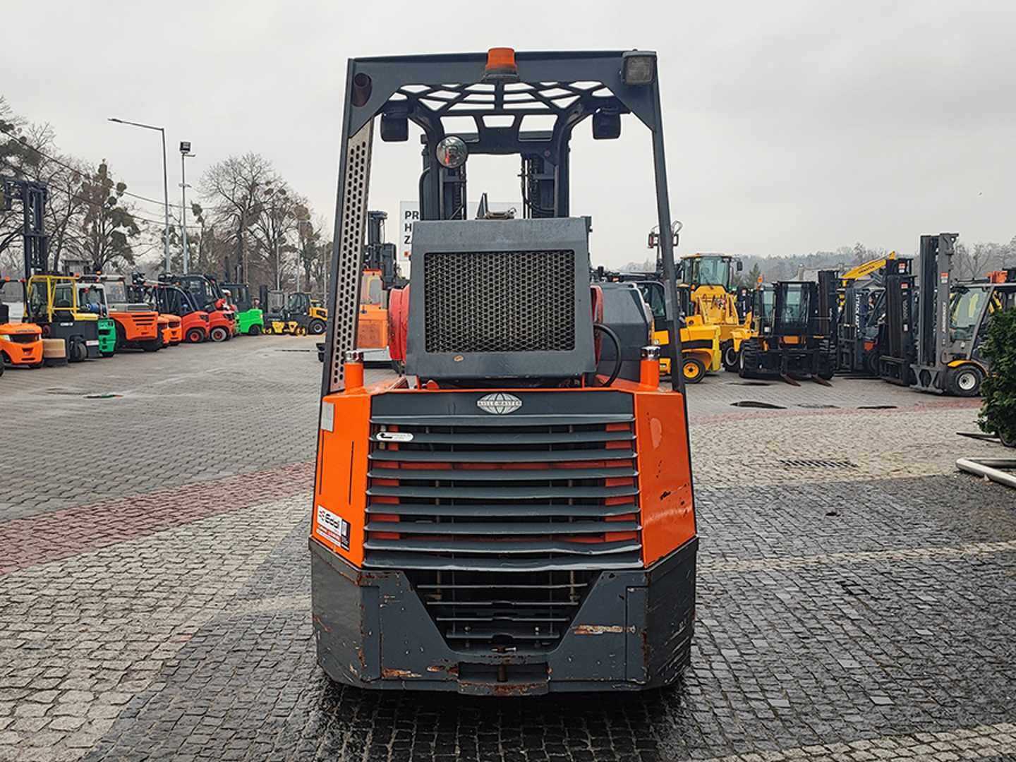 Used Forklift Aisle Master 44S Augstplauktu/šauro eju iekrāvējs (Image 10) Used Forklift Aisle Master 44S Augstplauktu/šauro eju iekrāvējs (Image 10)