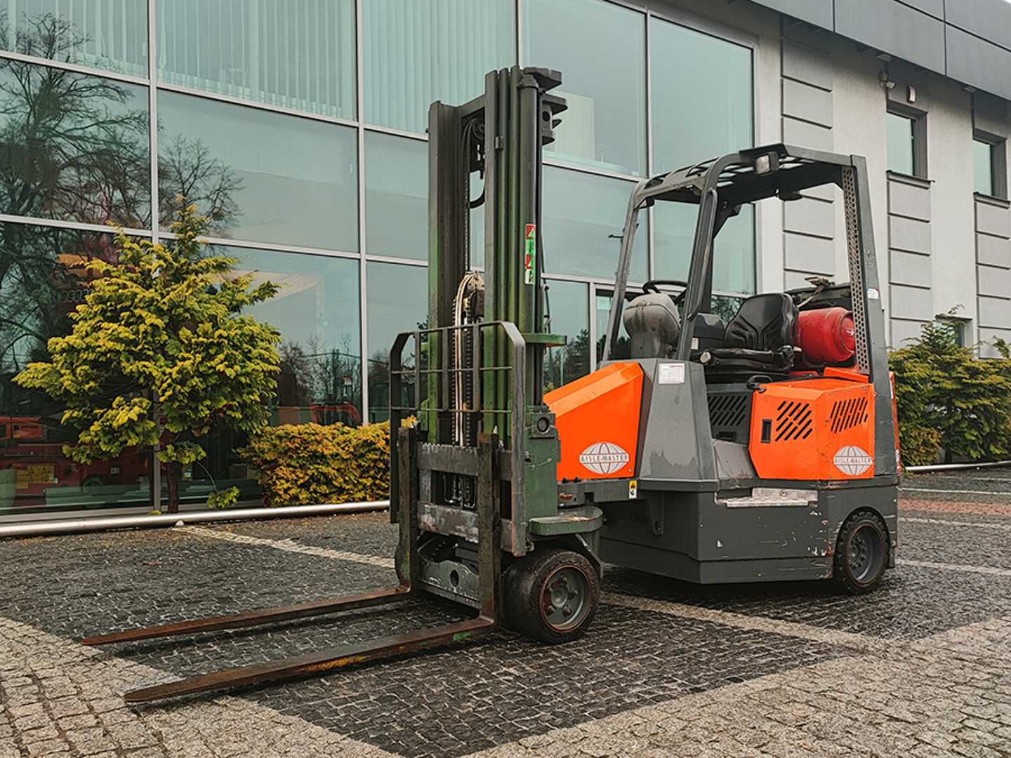 Used Forklift Aisle Master 44S Augstplauktu/šauro eju iekrāvējs (Image 16) Used Forklift Aisle Master 44S Augstplauktu/šauro eju iekrāvējs (Image 16)