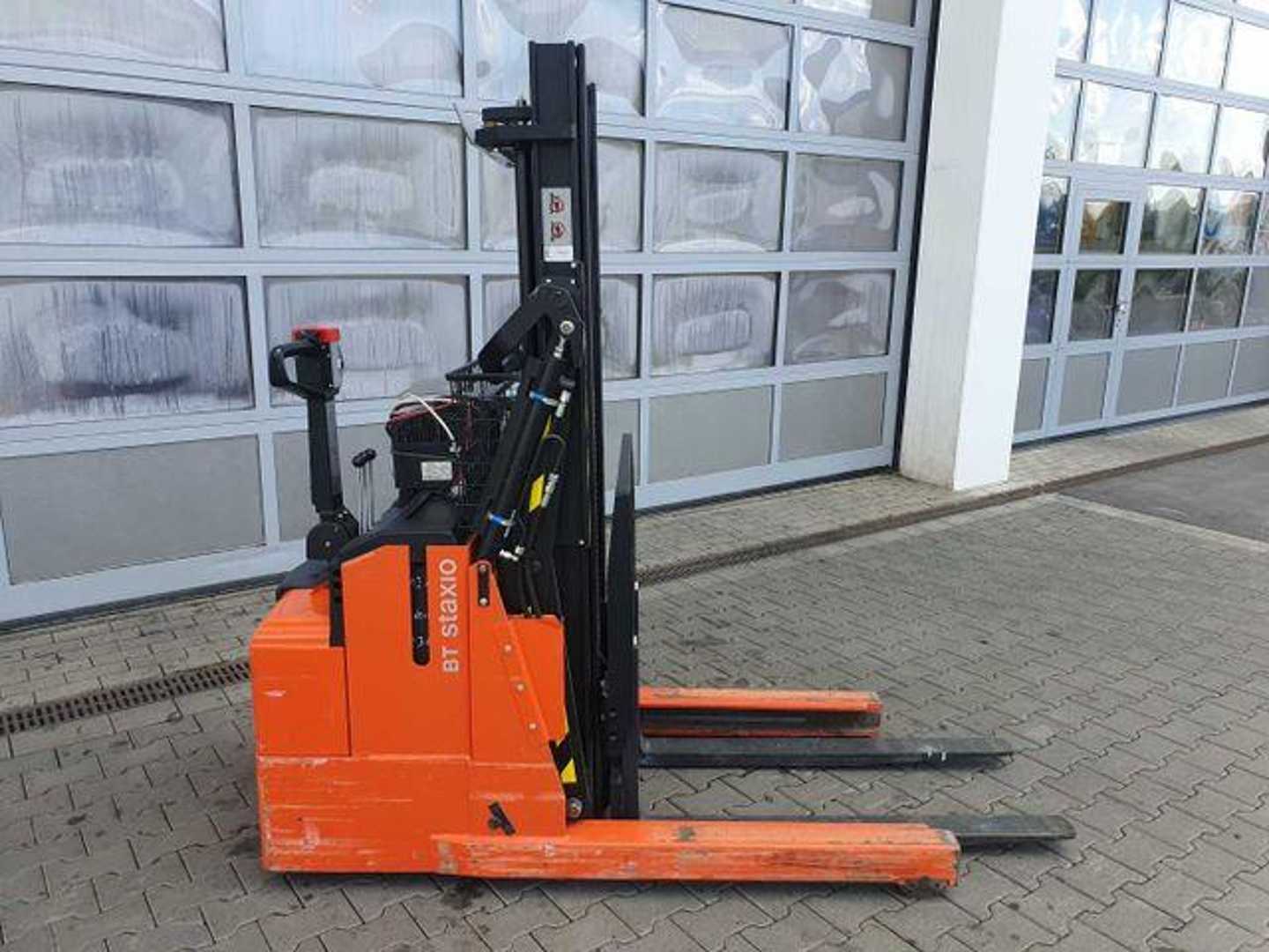 Used Forklift Toyota RWE 120 / Schubmaststapler / Duplex:2.9m / 257h! Augšējo augstplauktu komplektētājs (< 6 m) (Image 3) Used Forklift Toyota RWE 120 / Schubmaststapler / Duplex:2.9m / 257h! Augšējo augstplauktu komplektētājs (< 6 m) (Image 3)