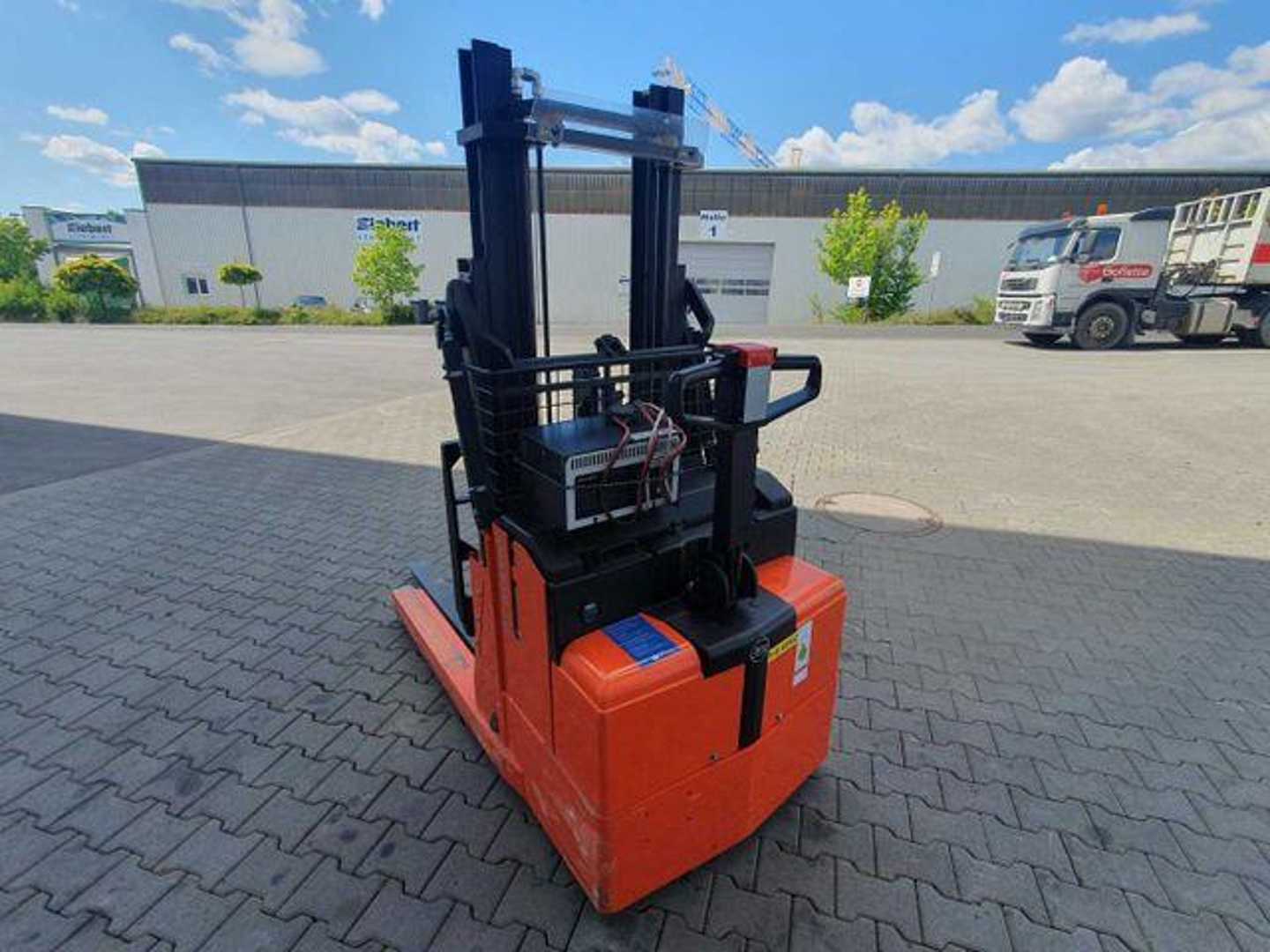 Used Forklift Toyota RWE 120 / Schubmaststapler / Duplex:2.9m / 257h! Augšējo augstplauktu komplektētājs (< 6 m) (Image 6) Used Forklift Toyota RWE 120 / Schubmaststapler / Duplex:2.9m / 257h! Augšējo augstplauktu komplektētājs (< 6 m) (Image 6)