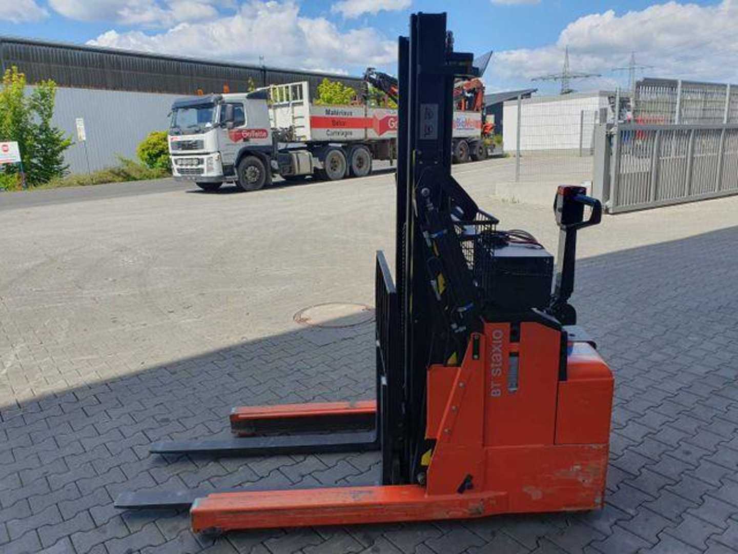 Used Forklift Toyota RWE 120 / Schubmaststapler / Duplex:2.9m / 257h! Augšējo augstplauktu komplektētājs (< 6 m) (Image 7) Used Forklift Toyota RWE 120 / Schubmaststapler / Duplex:2.9m / 257h! Augšējo augstplauktu komplektētājs (< 6 m) (Image 7)