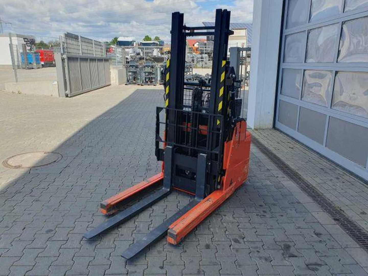 Used Forklift Toyota RWE 120 / Schubmaststapler / Duplex:2.9m / 257h! Augšējo augstplauktu komplektētājs (< 6 m) (Image 8) Used Forklift Toyota RWE 120 / Schubmaststapler / Duplex:2.9m / 257h! Augšējo augstplauktu komplektētājs (< 6 m) (Image 8)