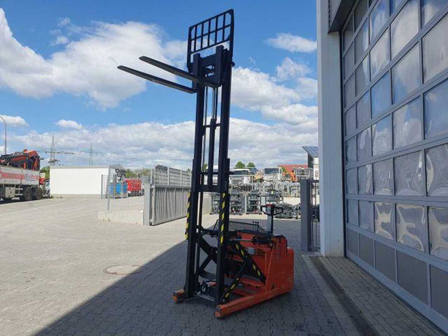 Used Forklift Toyota RWE 120 / Schubmaststapler / Duplex:2.9m / 257h! Augšējo augstplauktu komplektētājs (< 6 m) (Image 11) Used Forklift Toyota RWE 120 / Schubmaststapler / Duplex:2.9m / 257h! Augšējo augstplauktu komplektētājs (< 6 m) (Image 11)