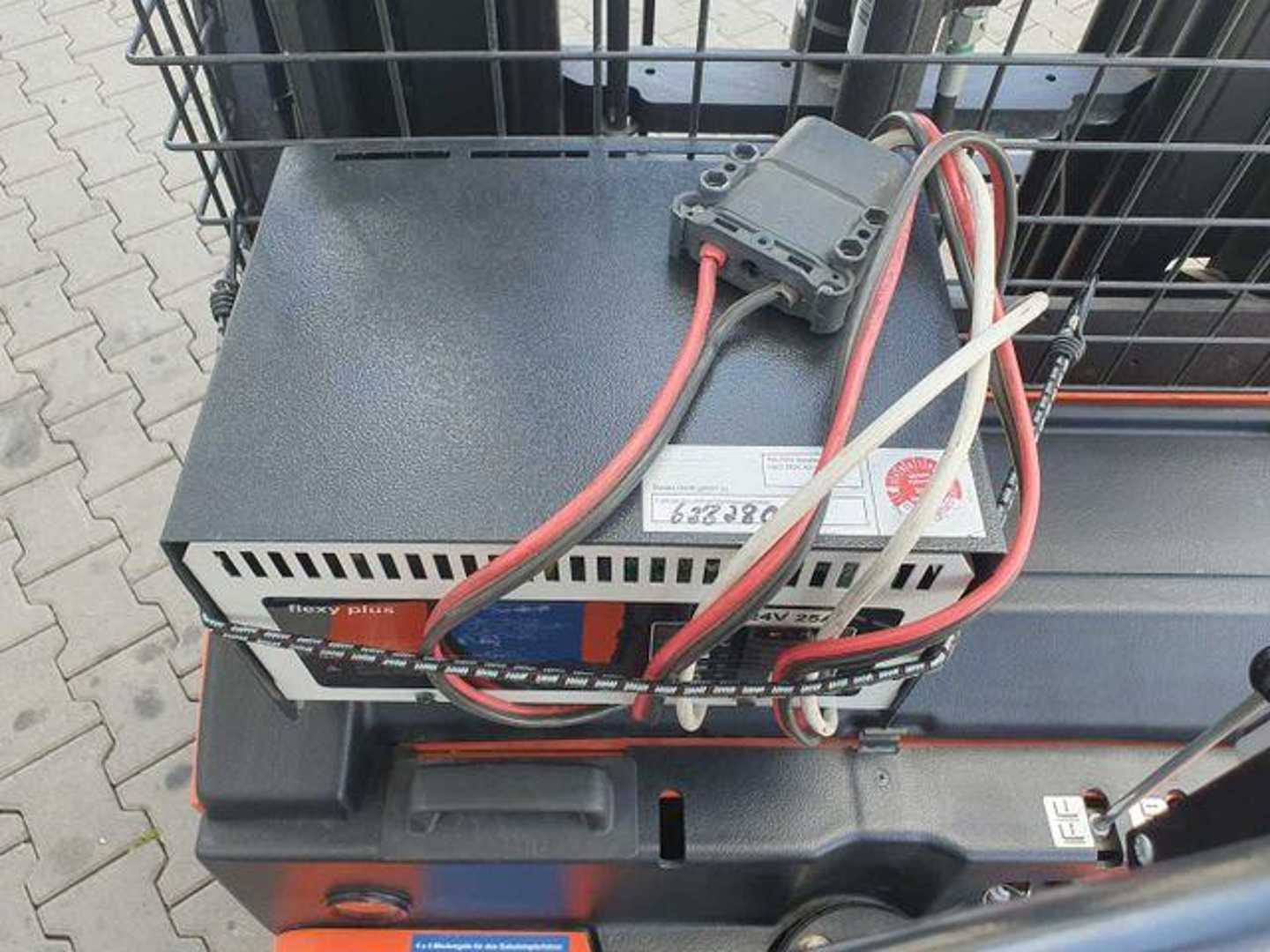 Used Forklift Toyota RWE 120 / Schubmaststapler / Duplex:2.9m / 257h! Augšējo augstplauktu komplektētājs (< 6 m) (Image 12) Used Forklift Toyota RWE 120 / Schubmaststapler / Duplex:2.9m / 257h! Augšējo augstplauktu komplektētājs (< 6 m) (Image 12)