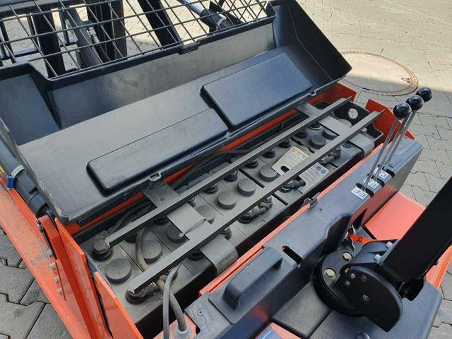 Used Forklift Toyota RWE 120 / Schubmaststapler / Duplex:2.9m / 257h! Augšējo augstplauktu komplektētājs (< 6 m) (Image 13) Used Forklift Toyota RWE 120 / Schubmaststapler / Duplex:2.9m / 257h! Augšējo augstplauktu komplektētājs (< 6 m) (Image 13)
