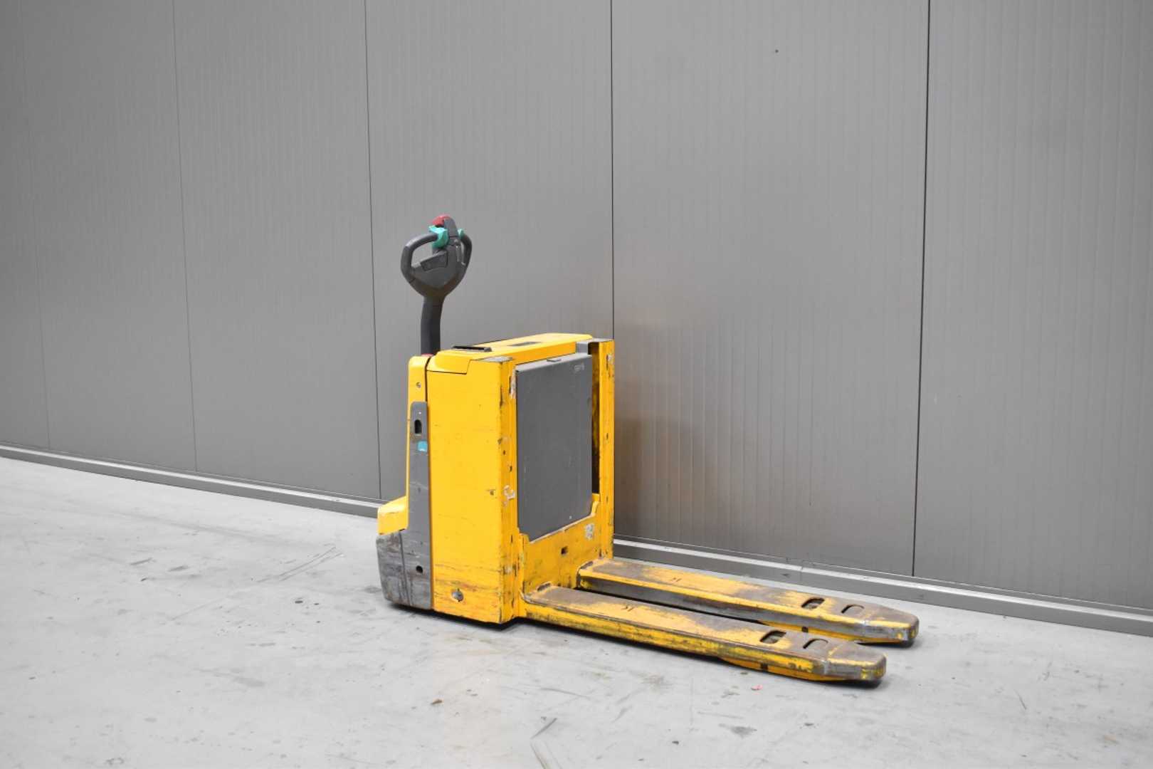 Used Forklift Jungheinrich EJE C20 /58018/ Augšējo augstplauktu komplektētājs (< 6 m) (Image 1) Used Forklift Jungheinrich EJE C20 /58018/ Augšējo augstplauktu komplektētājs (< 6 m) (Image 1)