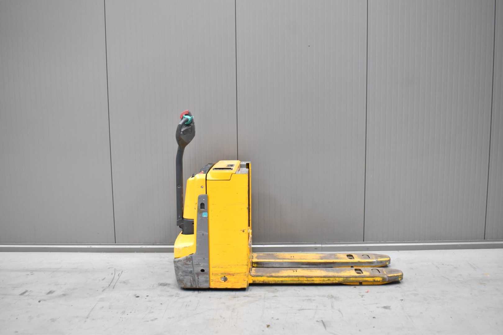 Used Forklift Jungheinrich EJE C20 /58018/ Augšējo augstplauktu komplektētājs (< 6 m) (Image 3) Used Forklift Jungheinrich EJE C20 /58018/ Augšējo augstplauktu komplektētājs (< 6 m) (Image 3)