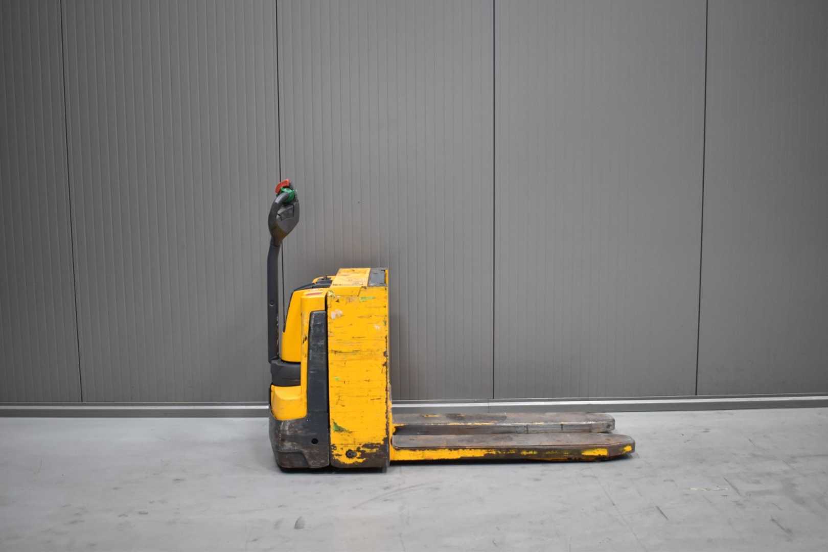 Used Forklift Jungheinrich EJE C20 /55592/ Augšējo augstplauktu komplektētājs (< 6 m) (Image 3) Used Forklift Jungheinrich EJE C20 /55592/ Augšējo augstplauktu komplektētājs (< 6 m) (Image 3)