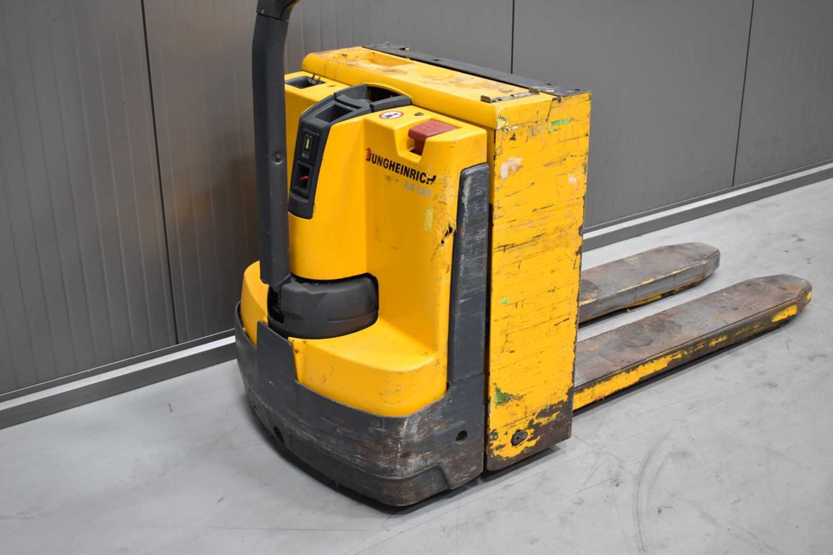 Used Forklift Jungheinrich EJE C20 /55592/ Augšējo augstplauktu komplektētājs (< 6 m) (Image 7) Used Forklift Jungheinrich EJE C20 /55592/ Augšējo augstplauktu komplektētājs (< 6 m) (Image 7)