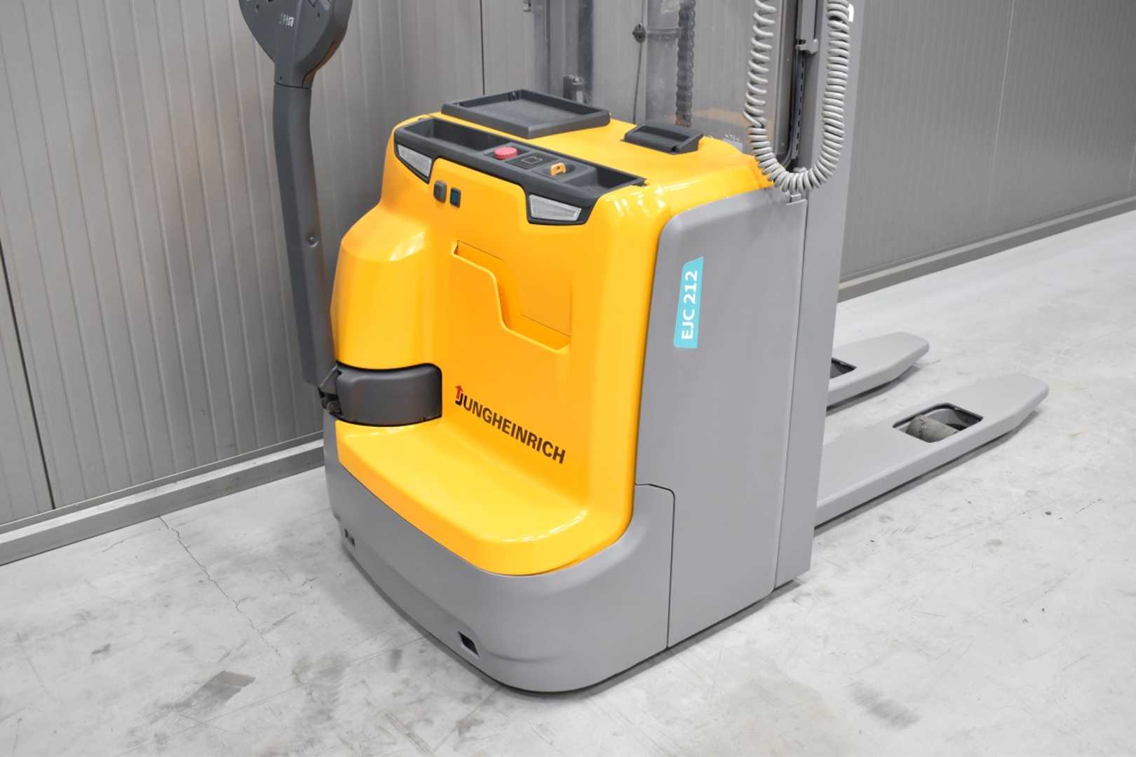 Used Forklift Jungheinrich EJC 212 /57458/ Augšējo augstplauktu komplektētājs (< 6 m) (Image 7) Used Forklift Jungheinrich EJC 212 /57458/ Augšējo augstplauktu komplektētājs (< 6 m) (Image 7)