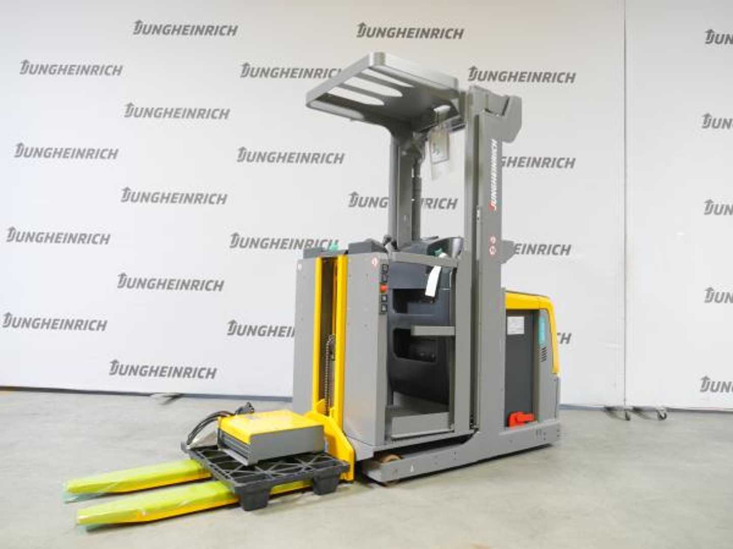 Used Forklift Jungheinrich EKS 110 Z 120-280 ZZ Augšējo augstplauktu komplektētājs (< 6 m) (Image 3) Used Forklift Jungheinrich EKS 110 Z 120-280 ZZ Augšējo augstplauktu komplektētājs (< 6 m) (Image 3)