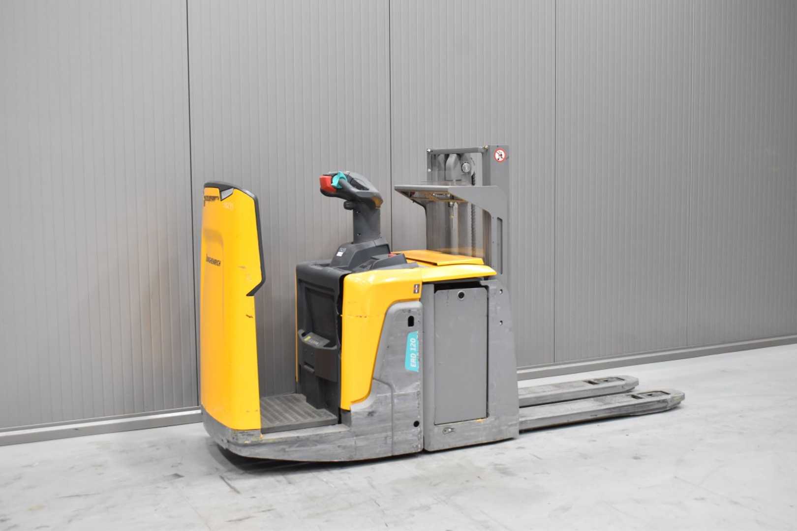 Used Forklift Jungheinrich ERD 120 /58233/ Augšējo augstplauktu komplektētājs (< 6 m) (Image 4) Used Forklift Jungheinrich ERD 120 /58233/ Augšējo augstplauktu komplektētājs (< 6 m) (Image 4)
