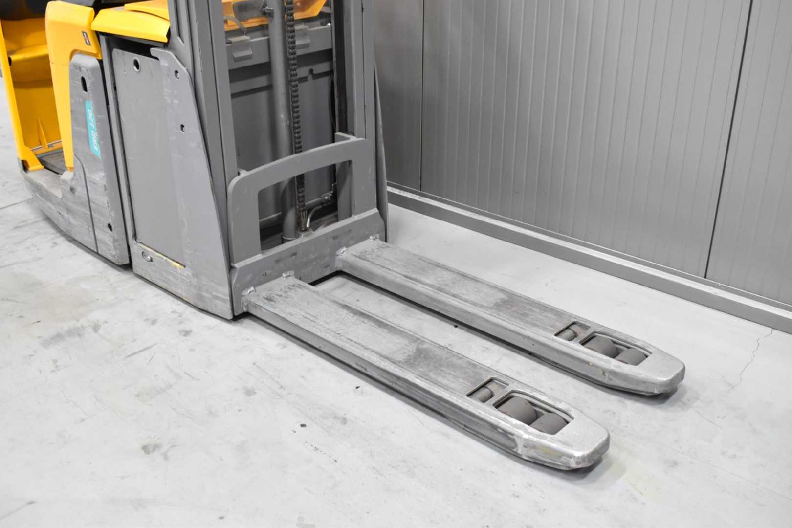 Used Forklift Jungheinrich ERD 120 /58233/ Augšējo augstplauktu komplektētājs (< 6 m) (Image 5) Used Forklift Jungheinrich ERD 120 /58233/ Augšējo augstplauktu komplektētājs (< 6 m) (Image 5)