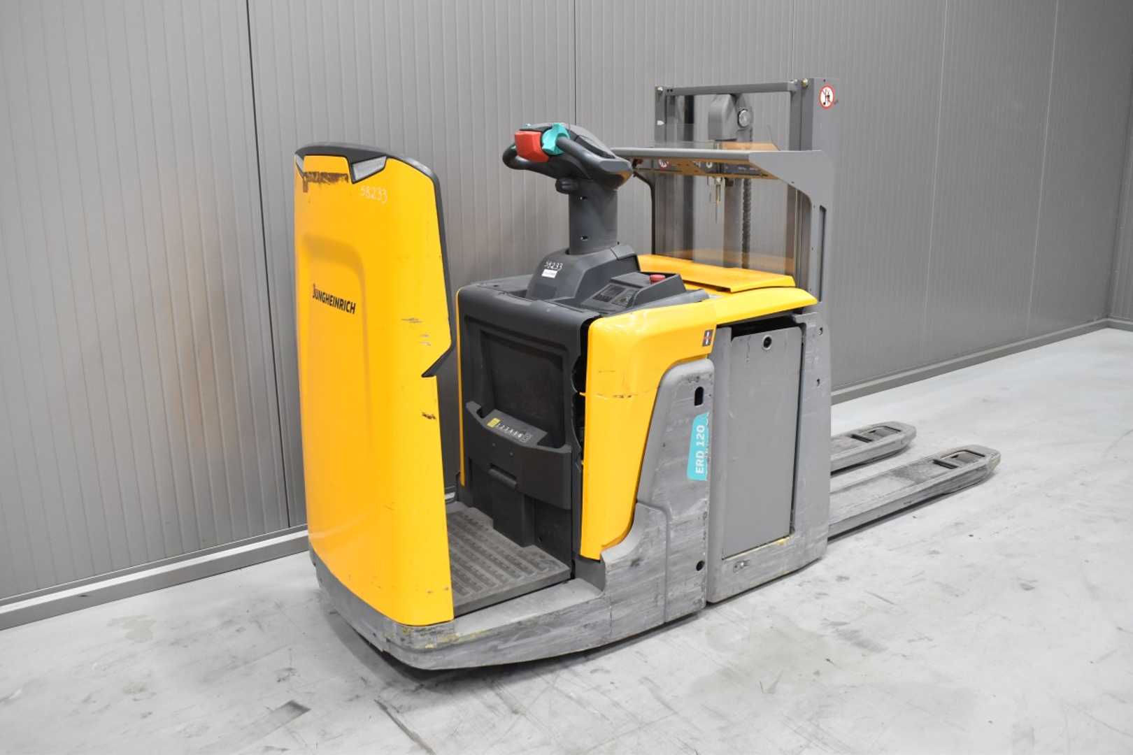 Used Forklift Jungheinrich ERD 120 /58233/ Augšējo augstplauktu komplektētājs (< 6 m) (Image 7) Used Forklift Jungheinrich ERD 120 /58233/ Augšējo augstplauktu komplektētājs (< 6 m) (Image 7)