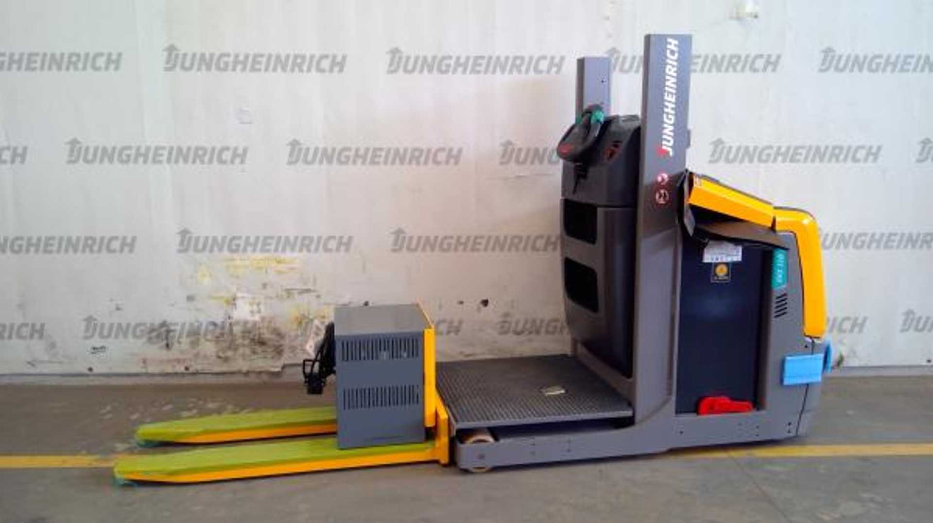 Used Forklift Jungheinrich EKS 110 L 120-100 E Augšējo augstplauktu komplektētājs (< 6 m) (Image 2)