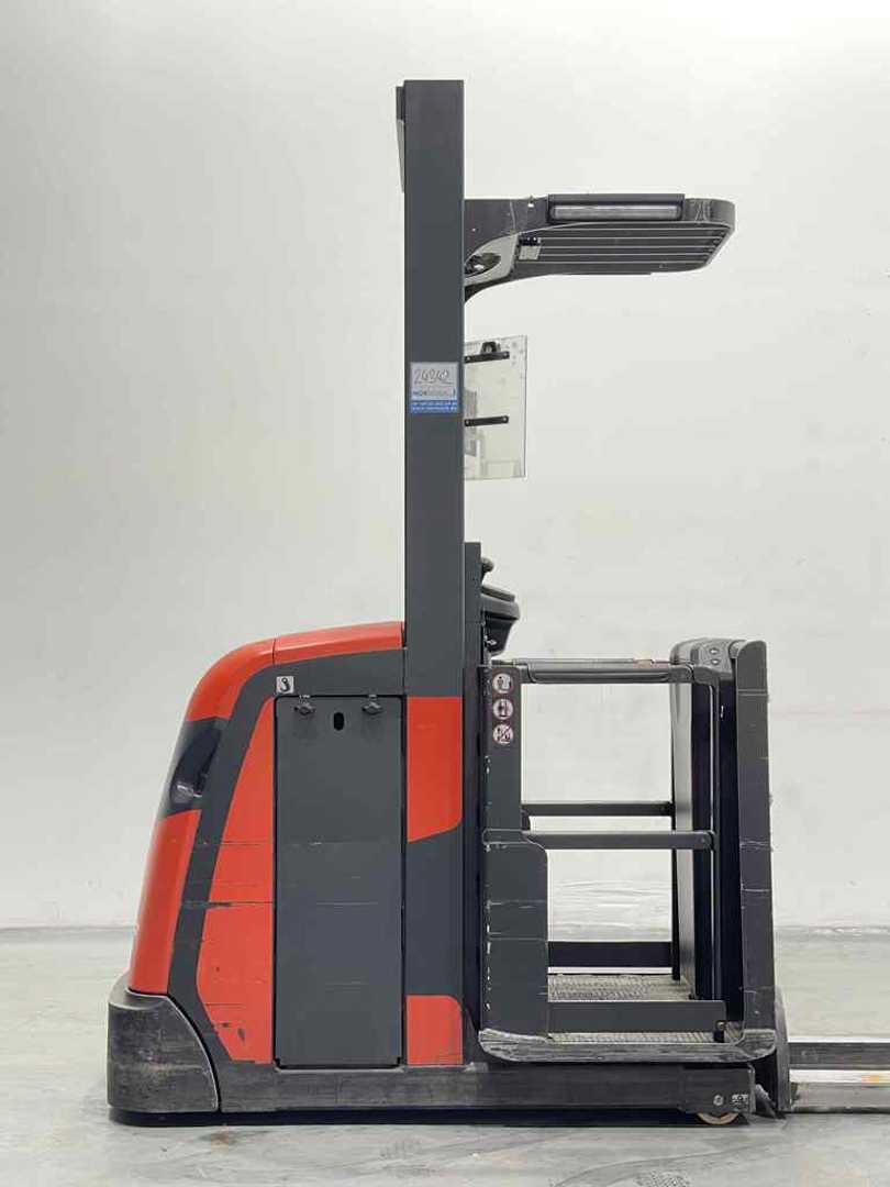 Used Forklift Linde V10-02-5212 Augšējo augstplauktu komplektētājs (< 6 m) (Image 3) Used Forklift Linde V10-02-5212 Augšējo augstplauktu komplektētājs (< 6 m) (Image 3)