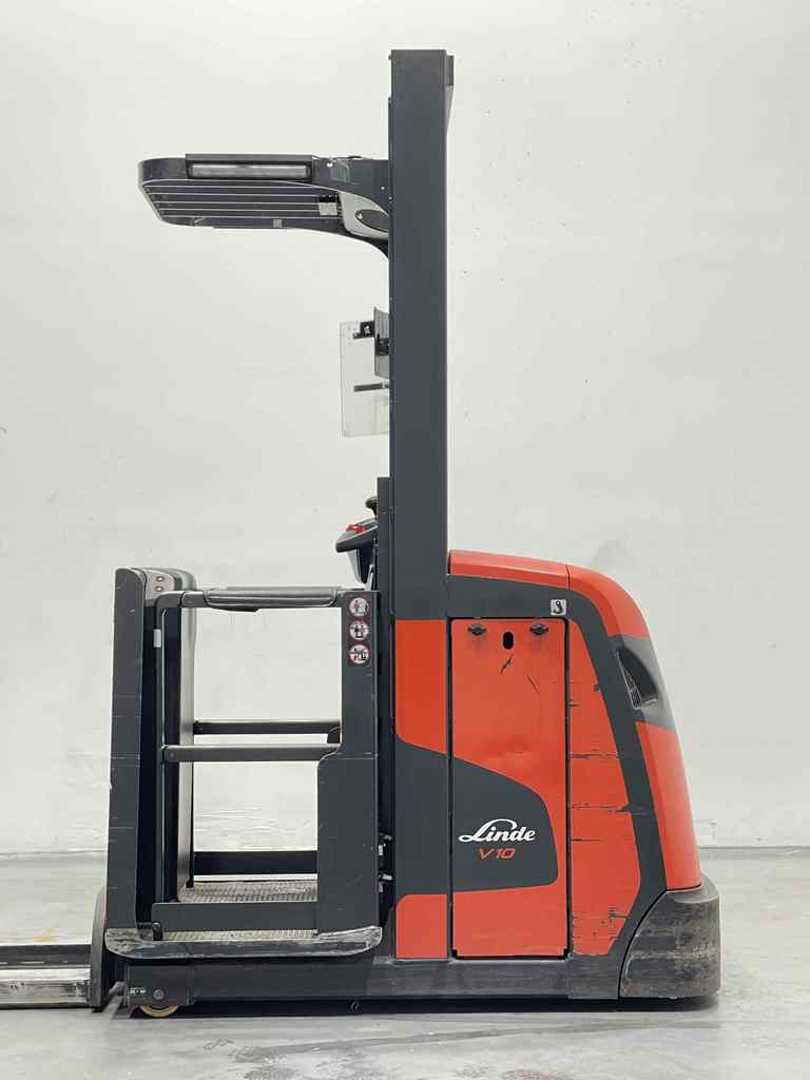 Used Forklift Linde V10-02-5212 Augšējo augstplauktu komplektētājs (< 6 m) (Image 4) Used Forklift Linde V10-02-5212 Augšējo augstplauktu komplektētājs (< 6 m) (Image 4)