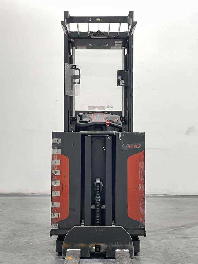 Used Forklift Linde V10-02-5212 Augšējo augstplauktu komplektētājs (< 6 m) (Image 5) Used Forklift Linde V10-02-5212 Augšējo augstplauktu komplektētājs (< 6 m) (Image 5)