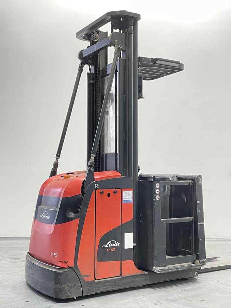 Used Forklift Linde V10-02-5212 Augšējo augstplauktu komplektētājs (< 6 m) (Image 1) Used Forklift Linde V10-02-5212 Augšējo augstplauktu komplektētājs (< 6 m) (Image 1)