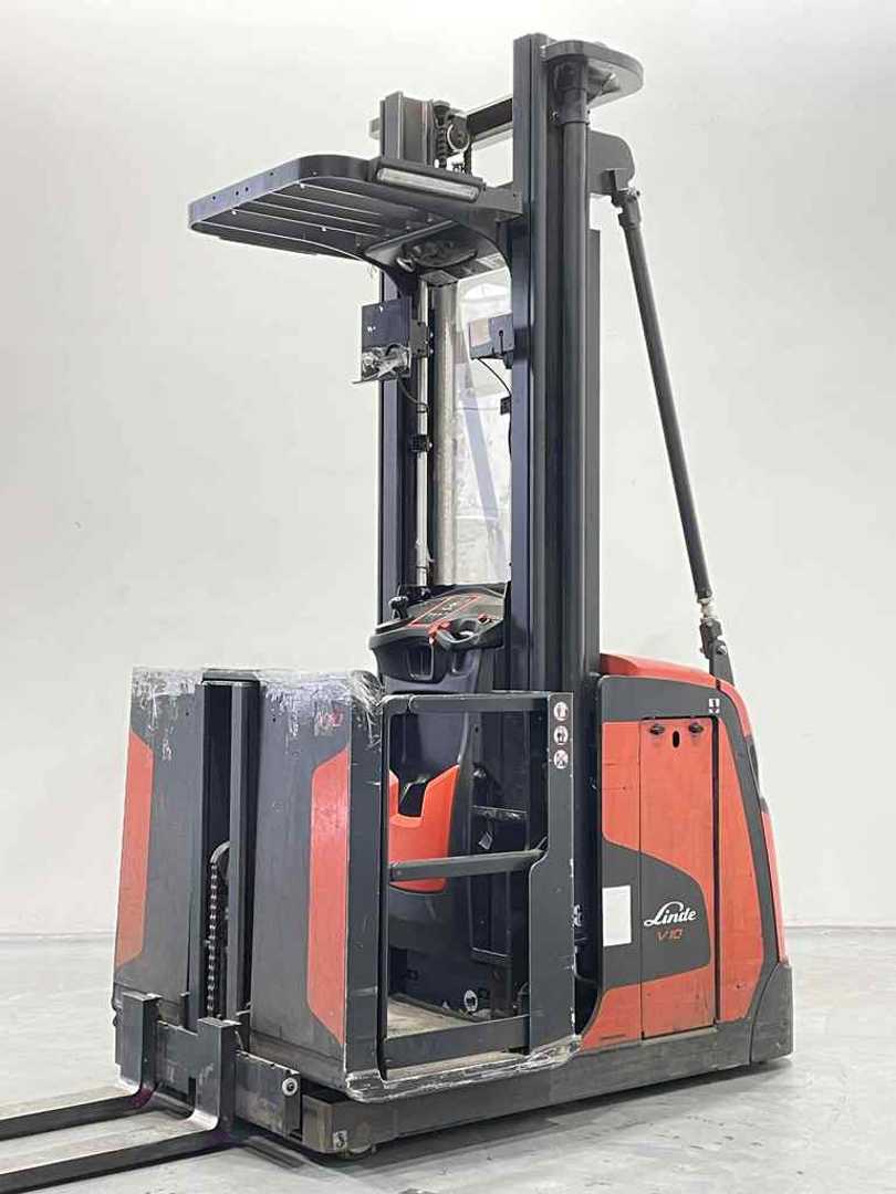 Used Forklift Linde V10-02-5212 Augšējo augstplauktu komplektētājs (< 6 m) (Image 2) Used Forklift Linde V10-02-5212 Augšējo augstplauktu komplektētājs (< 6 m) (Image 2)