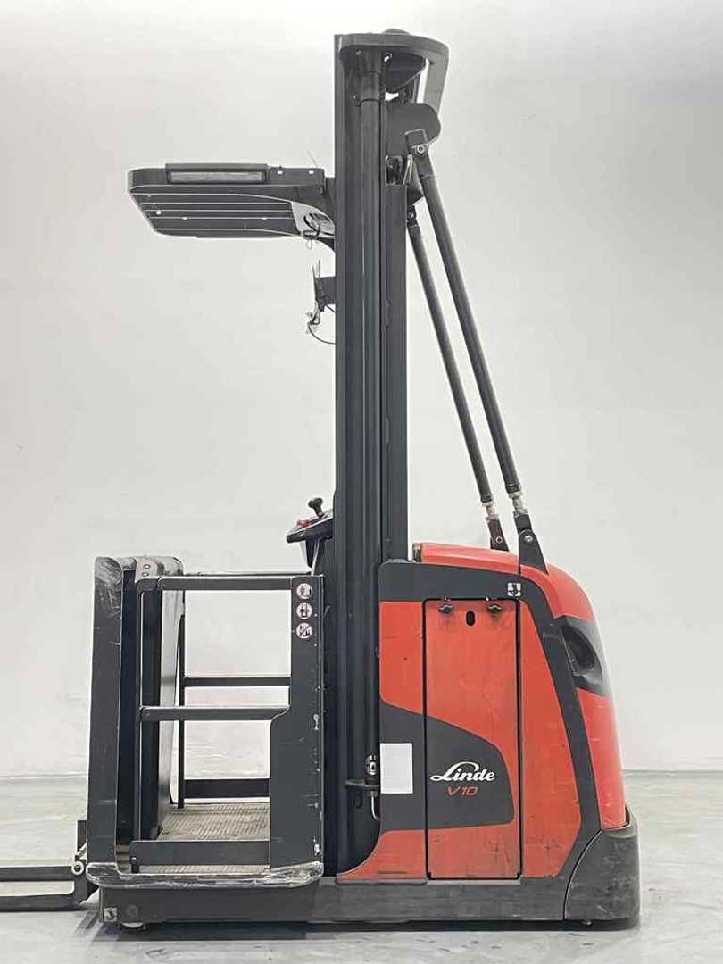 Used Forklift Linde V10-02-5212 Augšējo augstplauktu komplektētājs (< 6 m) (Image 4) Used Forklift Linde V10-02-5212 Augšējo augstplauktu komplektētājs (< 6 m) (Image 4)