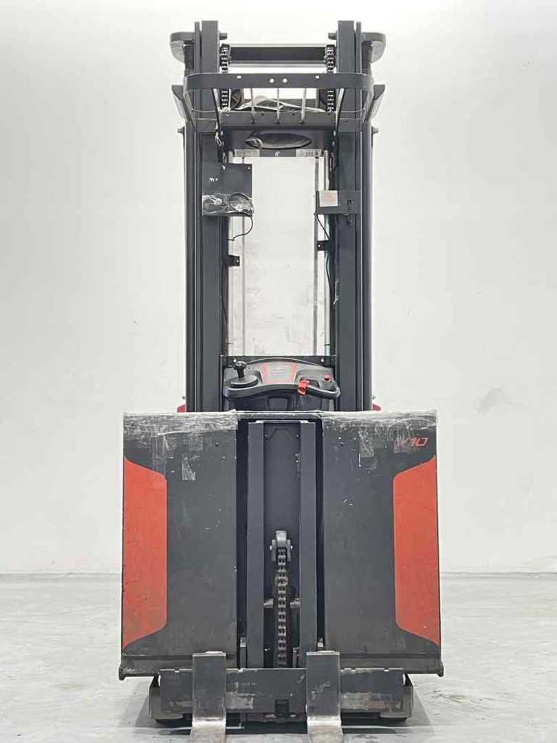Used Forklift Linde V10-02-5212 Augšējo augstplauktu komplektētājs (< 6 m) (Image 5) Used Forklift Linde V10-02-5212 Augšējo augstplauktu komplektētājs (< 6 m) (Image 5)