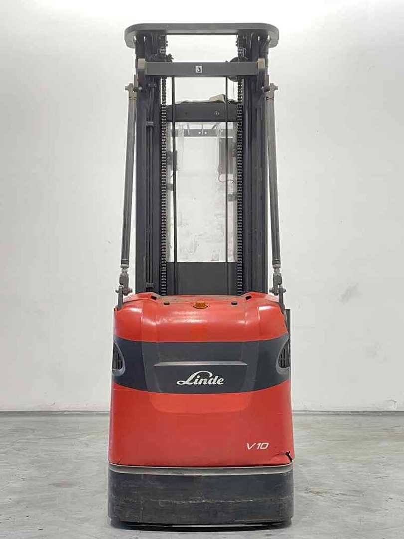 Used Forklift Linde V10-02-5212 Augšējo augstplauktu komplektētājs (< 6 m) (Image 6) Used Forklift Linde V10-02-5212 Augšējo augstplauktu komplektētājs (< 6 m) (Image 6)