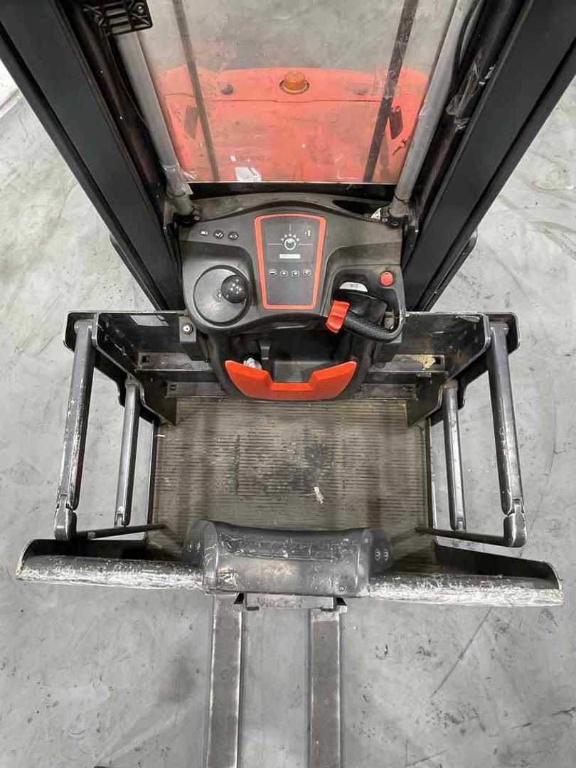 Used Forklift Linde V10-02-5212 Augšējo augstplauktu komplektētājs (< 6 m) (Image 7) Used Forklift Linde V10-02-5212 Augšējo augstplauktu komplektētājs (< 6 m) (Image 7)