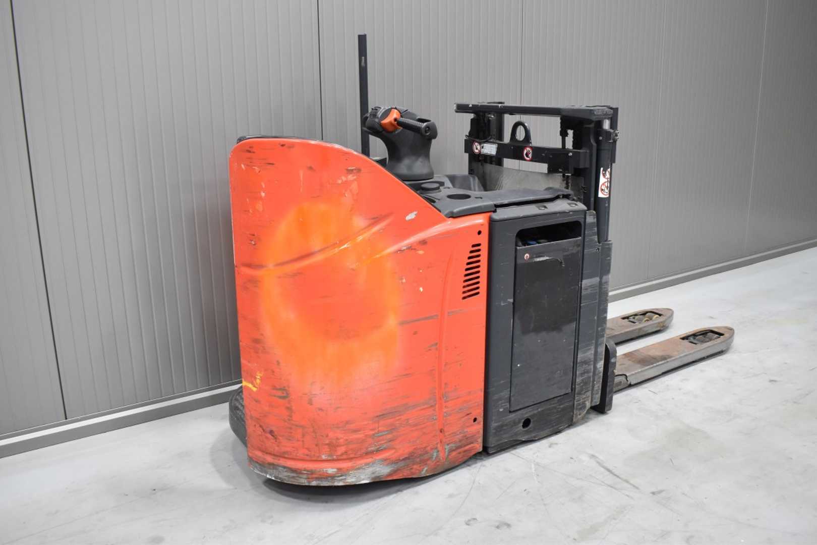 Used Forklift Linde D 12 HPSP /53491/ Augšējo augstplauktu komplektētājs (< 6 m) (Image 7) Used Forklift Linde D 12 HPSP /53491/ Augšējo augstplauktu komplektētājs (< 6 m) (Image 7)