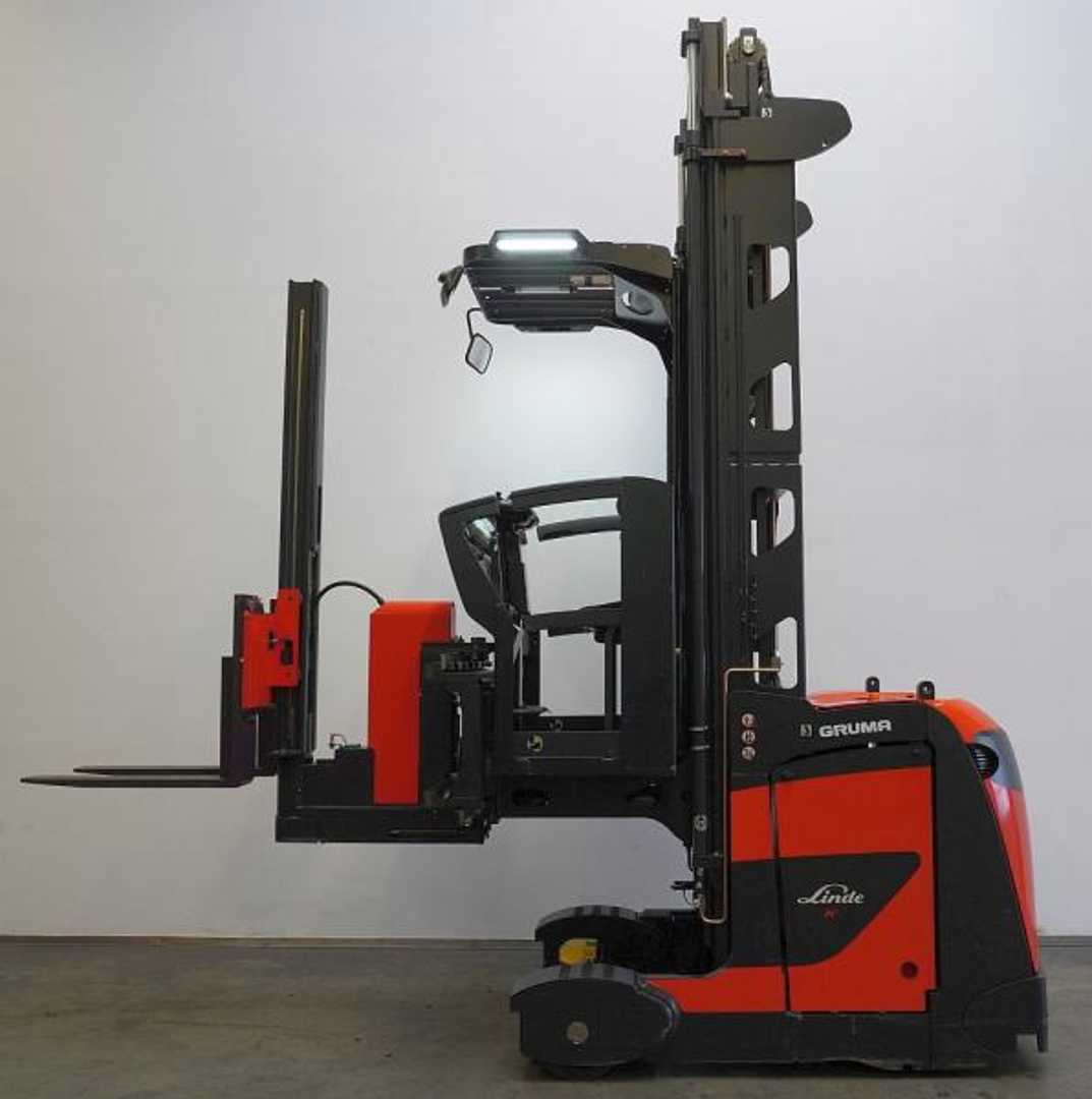 Used Forklift Linde K 11 011 Augšējo augstplauktu komplektētājs (< 6 m) (Image 4) Used Forklift Linde K 11 011 Augšējo augstplauktu komplektētājs (< 6 m) (Image 4)