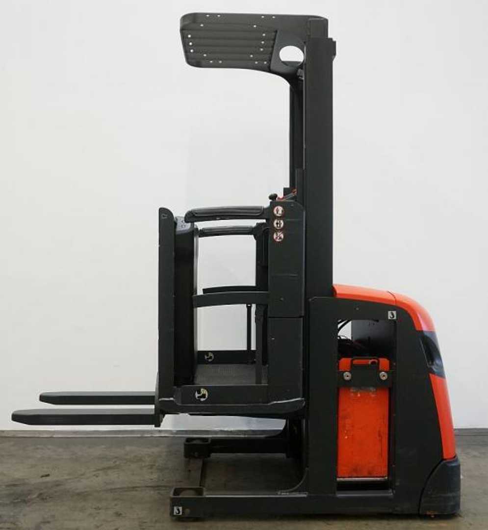 Used Forklift Linde V 10 5212 Augšējo augstplauktu komplektētājs (< 6 m) (Image 4) Used Forklift Linde V 10 5212 Augšējo augstplauktu komplektētājs (< 6 m) (Image 4)