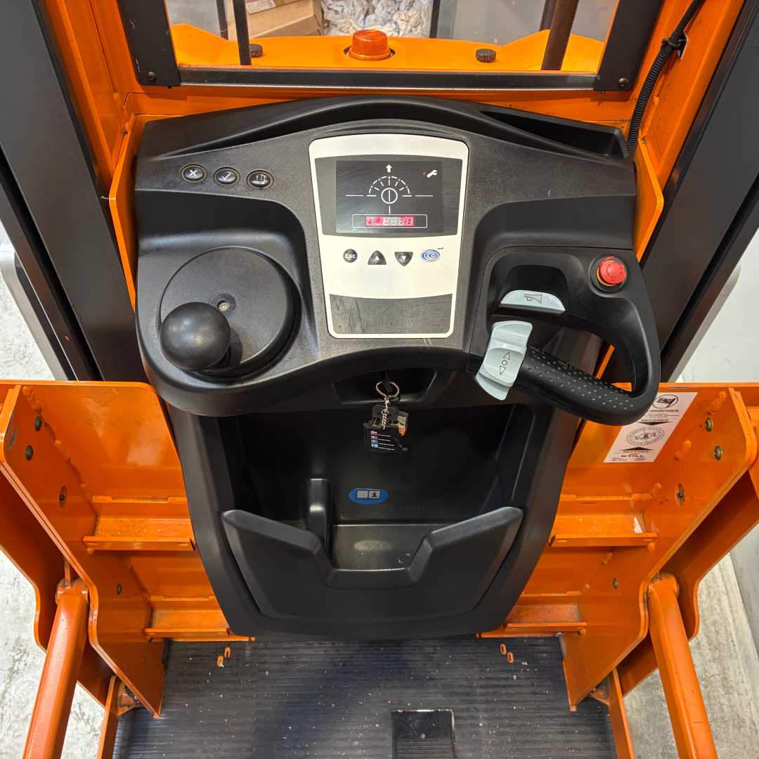 Used Forklift STILL EK-X10980 Augšējo augstplauktu komplektētājs (< 6 m) (Image 2) Used Forklift STILL EK-X10980 Augšējo augstplauktu komplektētājs (< 6 m) (Image 2)