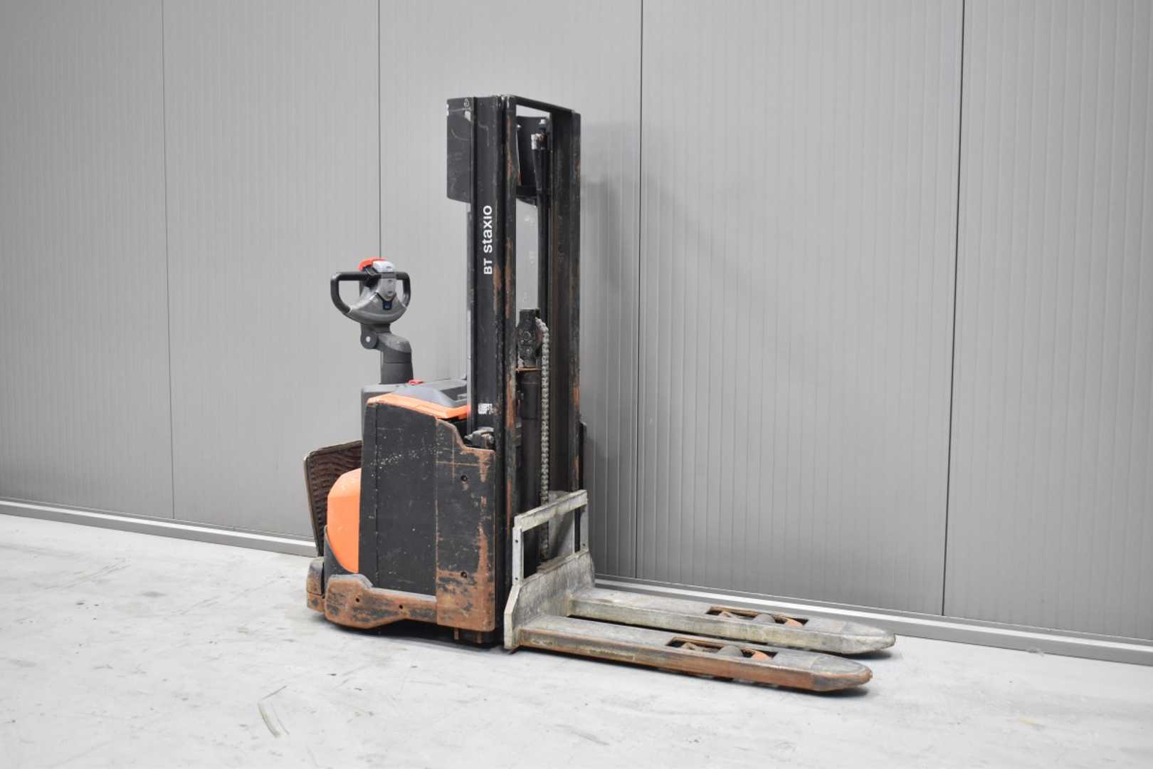 Used Forklift Toyota SWE 120L /57219/ Augšējo augstplauktu komplektētājs (< 6 m) (Image 1)