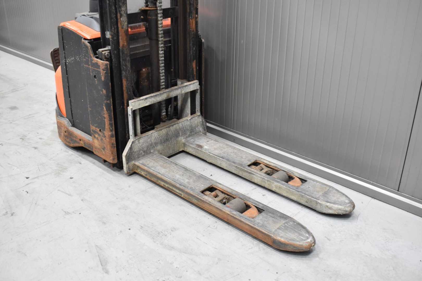 Used Forklift Toyota SWE 120L /57219/ Augšējo augstplauktu komplektētājs (< 6 m) (Image 5)