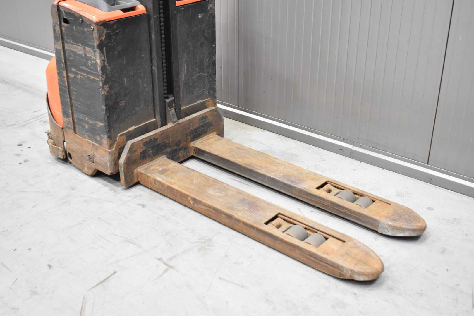 Used Forklift Toyota SWE 080L /57222/ Augšējo augstplauktu komplektētājs (< 6 m) (Image 5) Used Forklift Toyota SWE 080L /57222/ Augšējo augstplauktu komplektētājs (< 6 m) (Image 5)