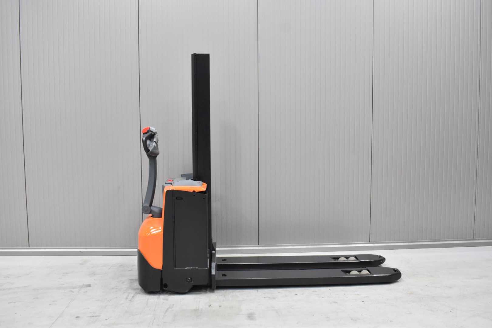 Used Forklift Toyota SWE 080L /57225/ Augšējo augstplauktu komplektētājs (< 6 m) (Image 3)