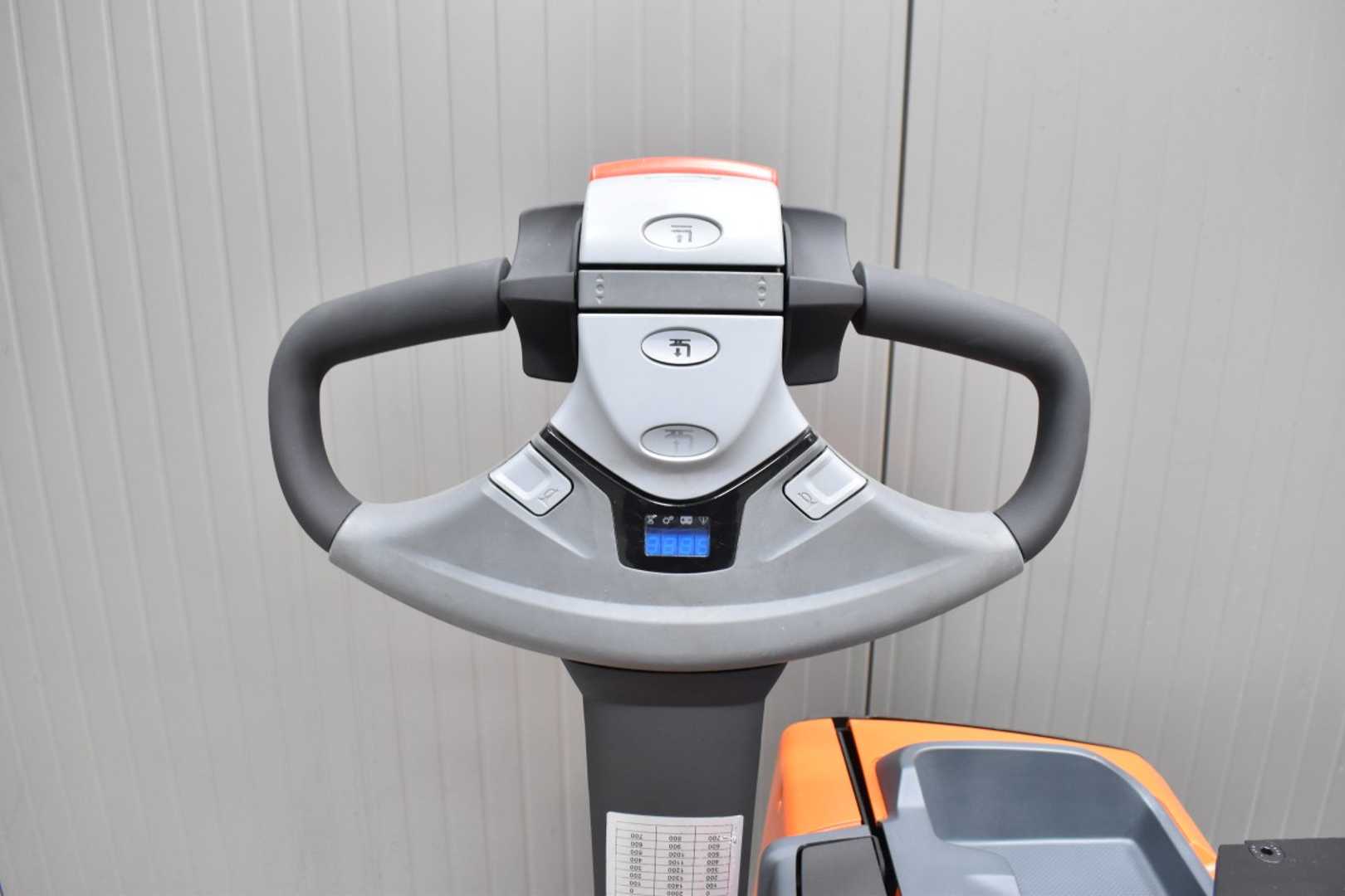 Used Forklift Toyota SWE 080L /57983/ Augšējo augstplauktu komplektētājs (< 6 m) (Image 6) Used Forklift Toyota SWE 080L /57983/ Augšējo augstplauktu komplektētājs (< 6 m) (Image 6)