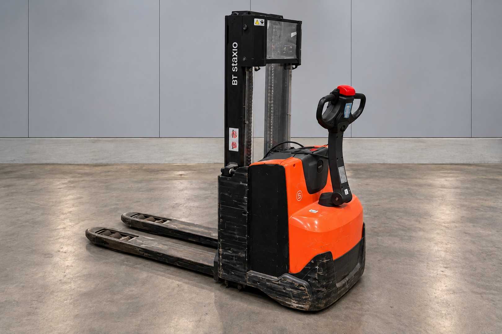 Used Forklift Toyota SWE 200D /58822/ Augšējo augstplauktu komplektētājs (< 6 m) (Image 1)