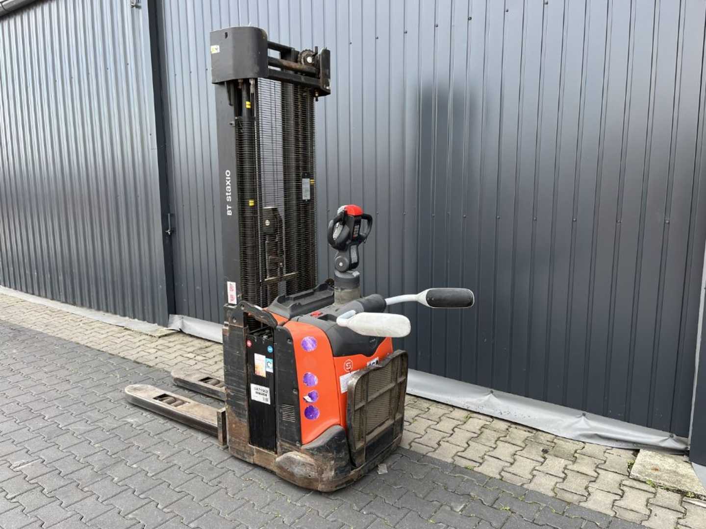 Used Forklift BT SPE140 Balstdakšu krautņotāja vadītāja stāvplatforma (vai līdzbraucēja platforma) (Image 3) Used Forklift BT SPE140 Balstdakšu krautņotāja vadītāja stāvplatforma (vai līdzbraucēja platforma) (Image 3)