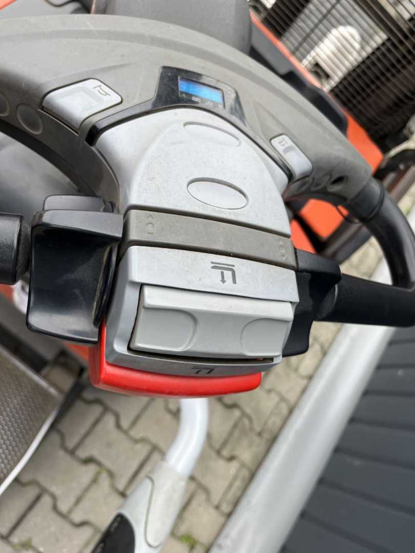 Used Forklift BT SPE140 Balstdakšu krautņotāja vadītāja stāvplatforma (vai līdzbraucēja platforma) (Image 9) Used Forklift BT SPE140 Balstdakšu krautņotāja vadītāja stāvplatforma (vai līdzbraucēja platforma) (Image 9)