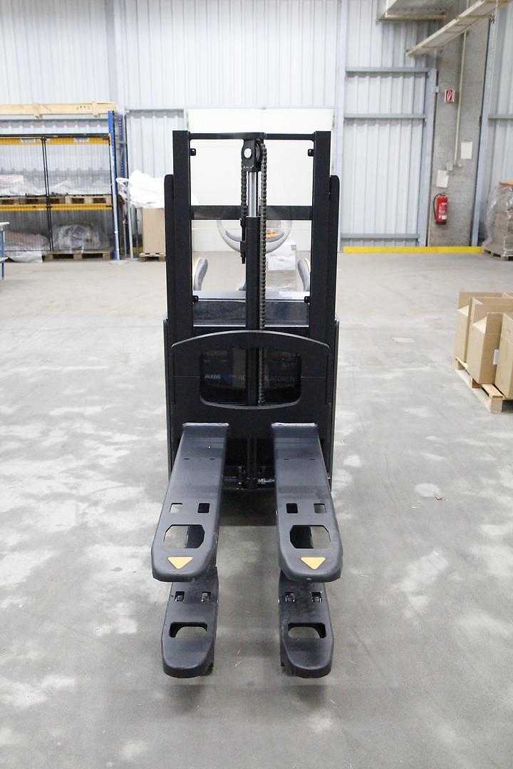 Used Forklift Crown DT3040-TL-2600 Balstdakšu krautņotāja vadītāja stāvplatforma (vai līdzbraucēja platforma) (Image 3) Used Forklift Crown DT3040-TL-2600 Balstdakšu krautņotāja vadītāja stāvplatforma (vai līdzbraucēja platforma) (Image 3)