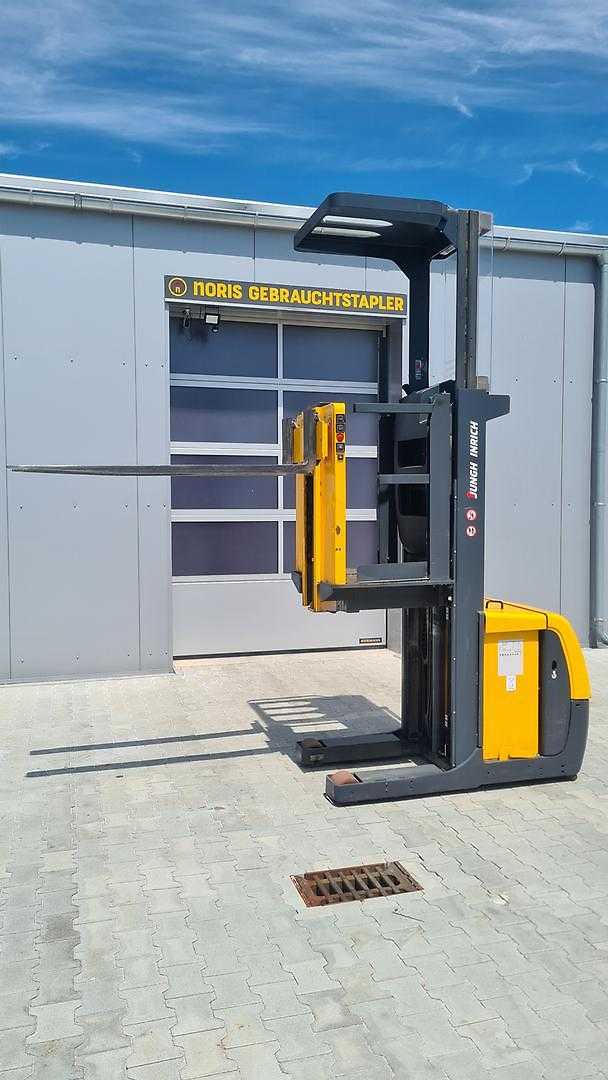Used Forklift Jungheinrich EKS110Z Balstdakšu krautņotāja vadītāja stāvplatforma (vai līdzbraucēja platforma) (Image 3) Used Forklift Jungheinrich EKS110Z Balstdakšu krautņotāja vadītāja stāvplatforma (vai līdzbraucēja platforma) (Image 3)