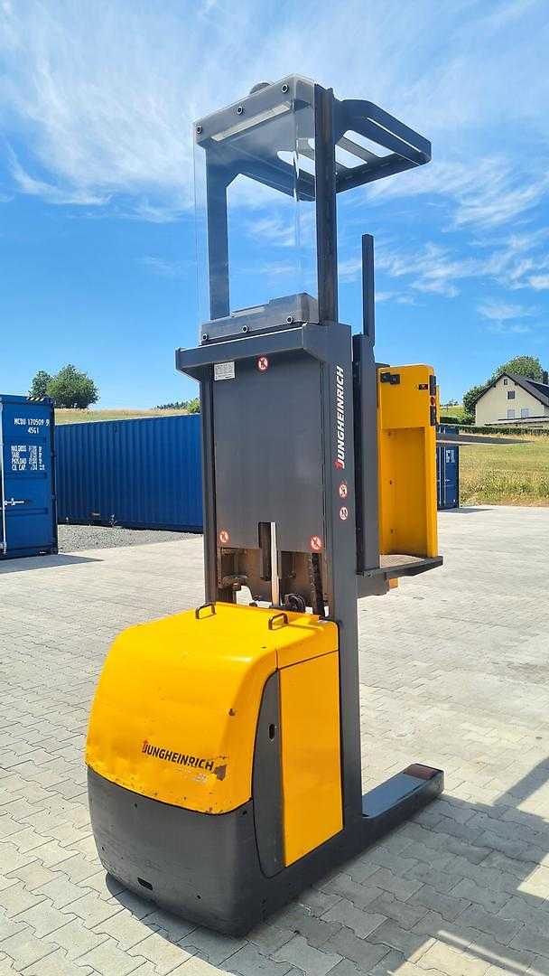 Used Forklift Jungheinrich EKS110Z Balstdakšu krautņotāja vadītāja stāvplatforma (vai līdzbraucēja platforma) (Image 5) Used Forklift Jungheinrich EKS110Z Balstdakšu krautņotāja vadītāja stāvplatforma (vai līdzbraucēja platforma) (Image 5)
