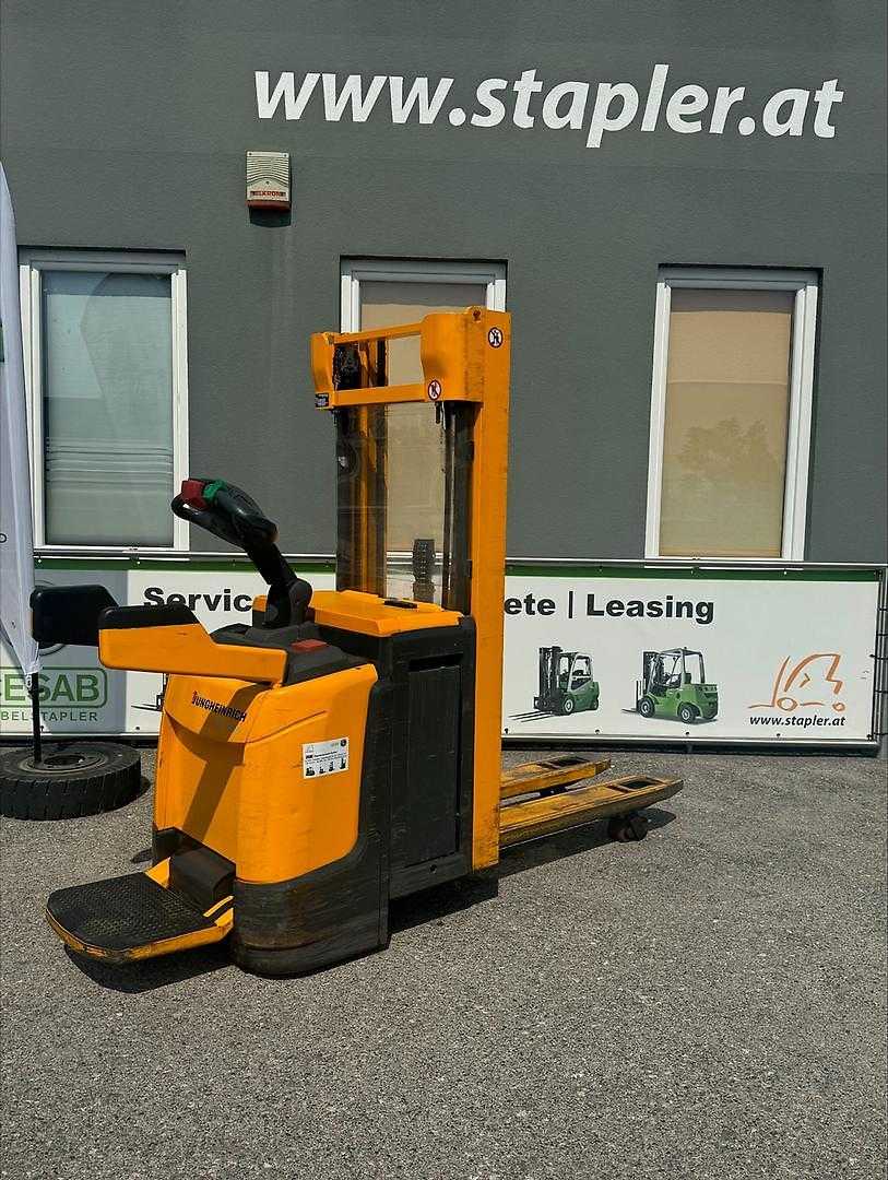 Used Forklift Jungheinrich ERC 216Z Balstdakšu krautņotāja vadītāja stāvplatforma (vai līdzbraucēja platforma) (Image 1) Used Forklift Jungheinrich ERC 216Z Balstdakšu krautņotāja vadītāja stāvplatforma (vai līdzbraucēja platforma) (Image 1)