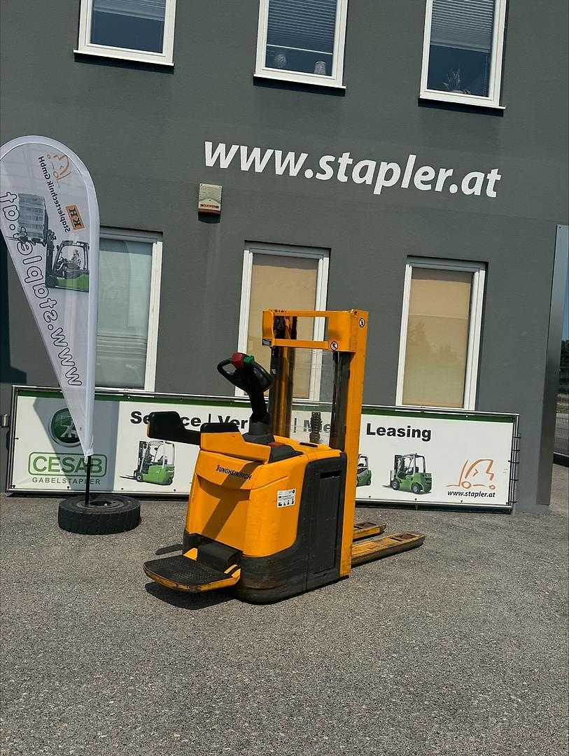 Used Forklift Jungheinrich ERC 216Z Balstdakšu krautņotāja vadītāja stāvplatforma (vai līdzbraucēja platforma) (Image 3) Used Forklift Jungheinrich ERC 216Z Balstdakšu krautņotāja vadītāja stāvplatforma (vai līdzbraucēja platforma) (Image 3)