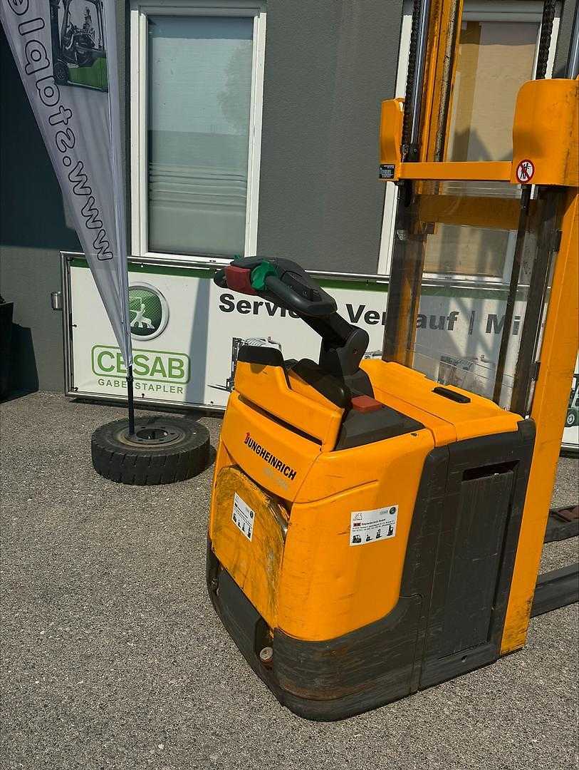 Used Forklift Jungheinrich ERC 216Z Balstdakšu krautņotāja vadītāja stāvplatforma (vai līdzbraucēja platforma) (Image 5) Used Forklift Jungheinrich ERC 216Z Balstdakšu krautņotāja vadītāja stāvplatforma (vai līdzbraucēja platforma) (Image 5)