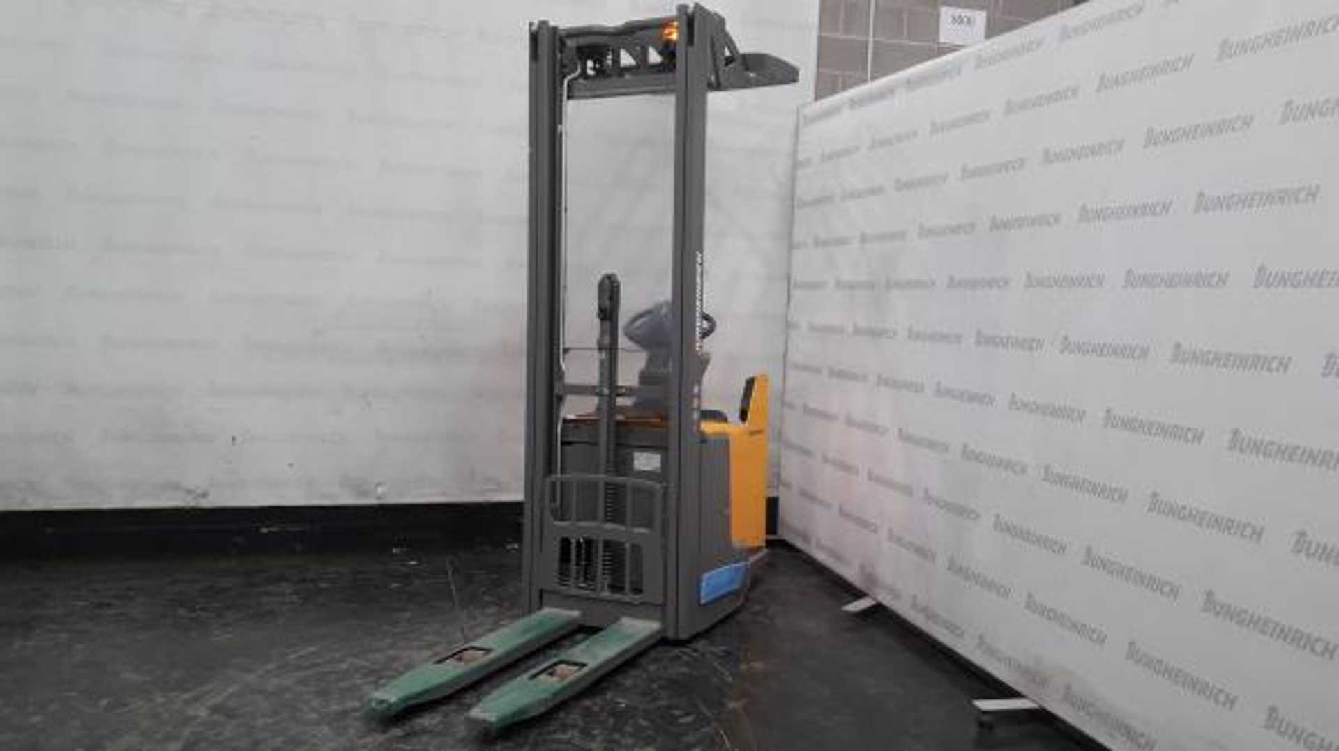 Used Forklift Jungheinrich ERC 216 Li 115 420 ZZ Balstdakšu krautņotāja vadītāja stāvplatforma (vai līdzbraucēja platforma) (Image 2) Used Forklift Jungheinrich ERC 216 Li 115 420 ZZ Balstdakšu krautņotāja vadītāja stāvplatforma (vai līdzbraucēja platforma) (Image 2)